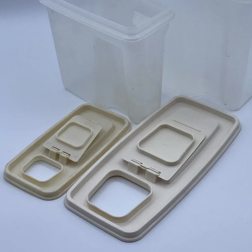 Rubbermaid‎ Servin Saver 2pc Set 13 Cup & 4 Cup Cereal Storage Containers Almond
